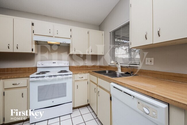 Foto del edificio - 812 Whisper Lake Ct