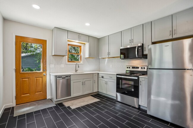 Building Photo - 325 Quantico Ln N