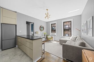 Building Photo - 270 W 11th St