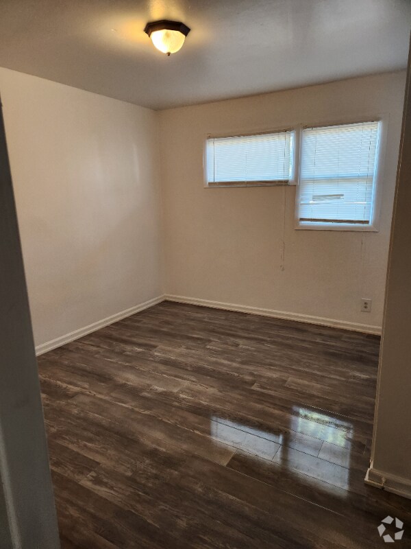Building Photo - 515 3rd St