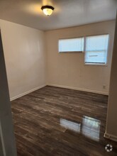 Building Photo - 515 3rd St