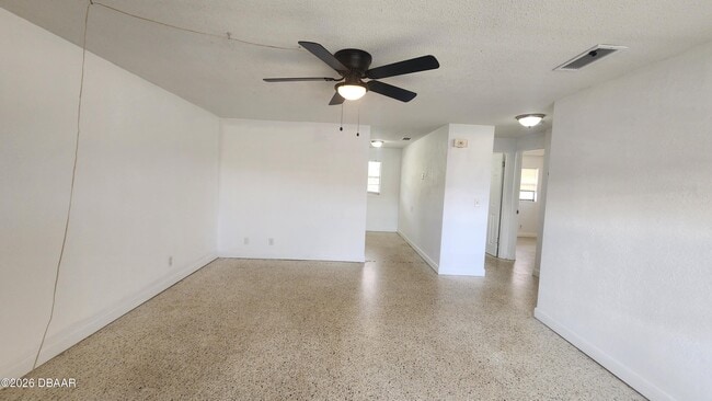 Foto del edificio - 1750 S Palmetto Ave