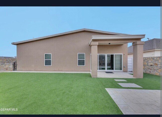 Building Photo - 13729 Lago Vista Ave