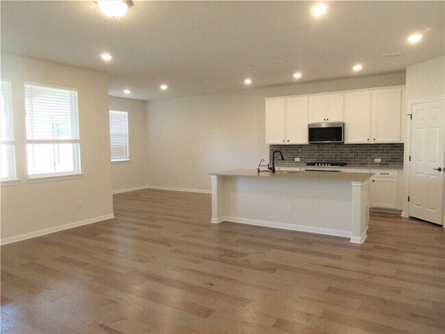 Building Photo - 501 Windom Way