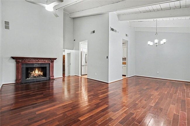 Building Photo - 3813 Paces Ferry W