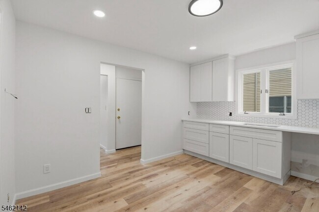 Building Photo - 363 2nd Ave