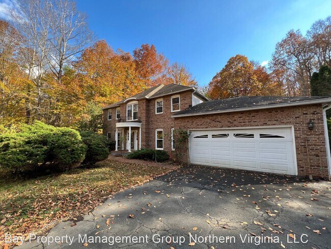 Building Photo - 3 br, 3.5 bath House - 6001 River Forest Dr