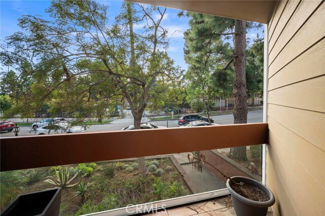 Building Photo - 750 S Bundy Dr