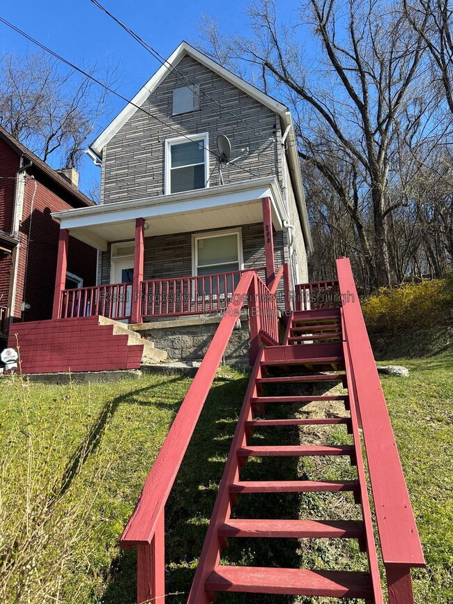 Building Photo - 208 Rolfe St
