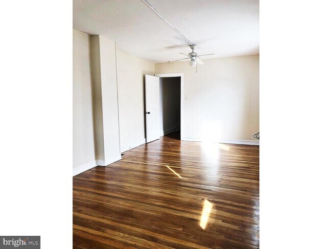 Building Photo - 1208 Maple St