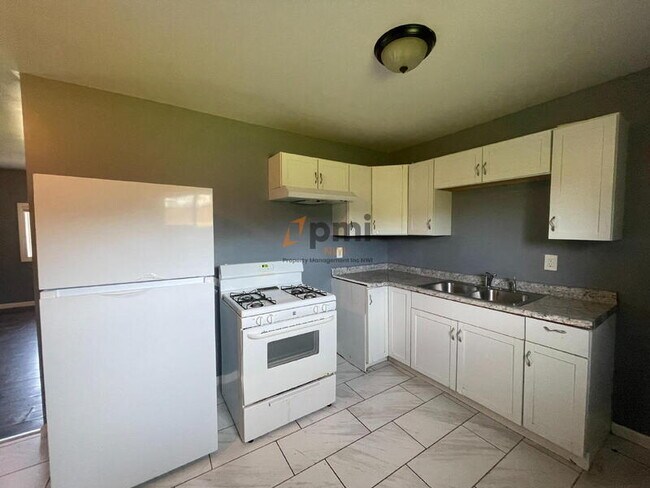 Building Photo - 2166 Wisconsin St