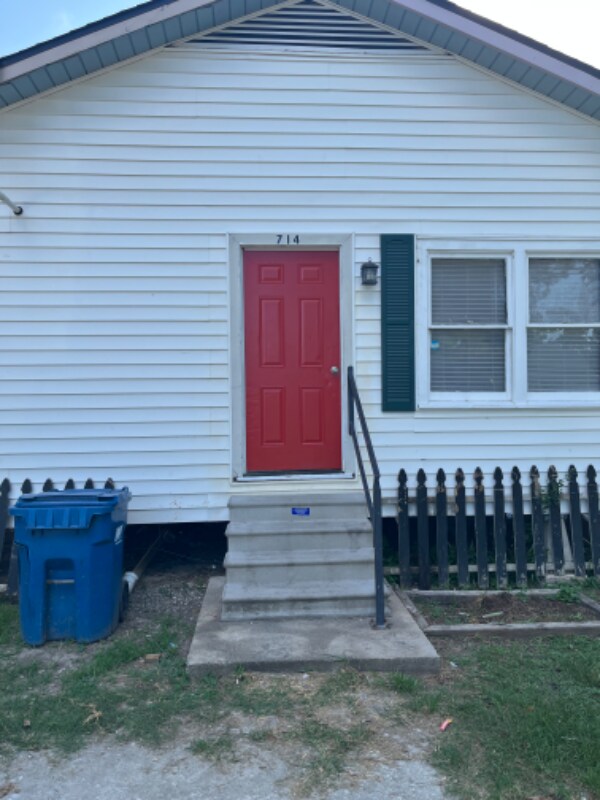 Primary Photo - 714 Evangeline Dr