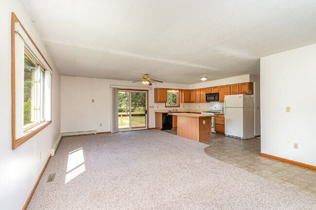 Foto del edificio - Charming 2-Bedroom Duplex with 1.5 Baths a...