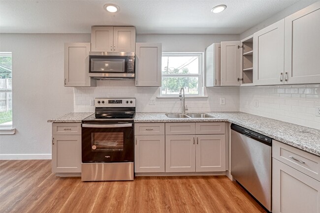 Building Photo - 8125 Eastover St