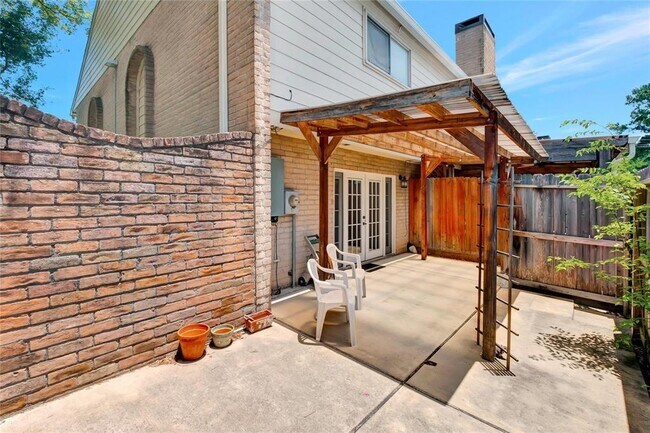 Foto del edificio - 10368 Briar Forest Dr