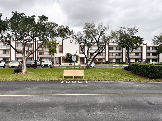 Building Photo - Your Perfect Home in Befort Condominium !!...