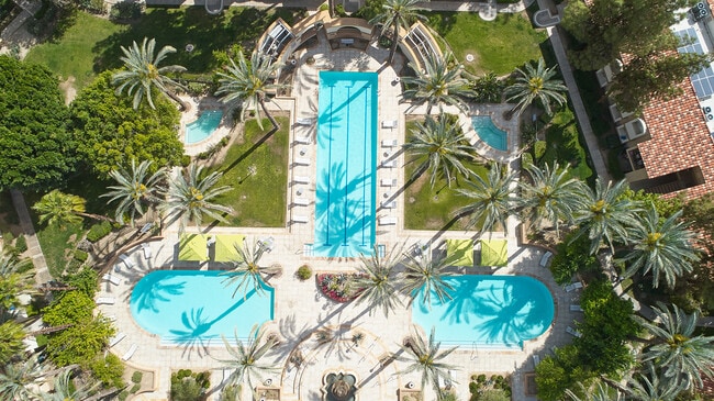 Foto del edificio - The Regent Palm Desert Apartment Homes