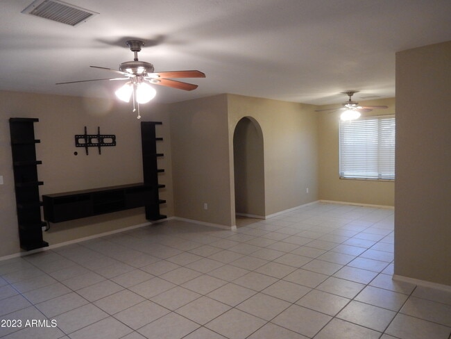 Building Photo - 3901 W Lupine Ave