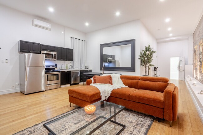 Building Photo - 56 Rue Notre-Dame Ouest-SI ID1602248P