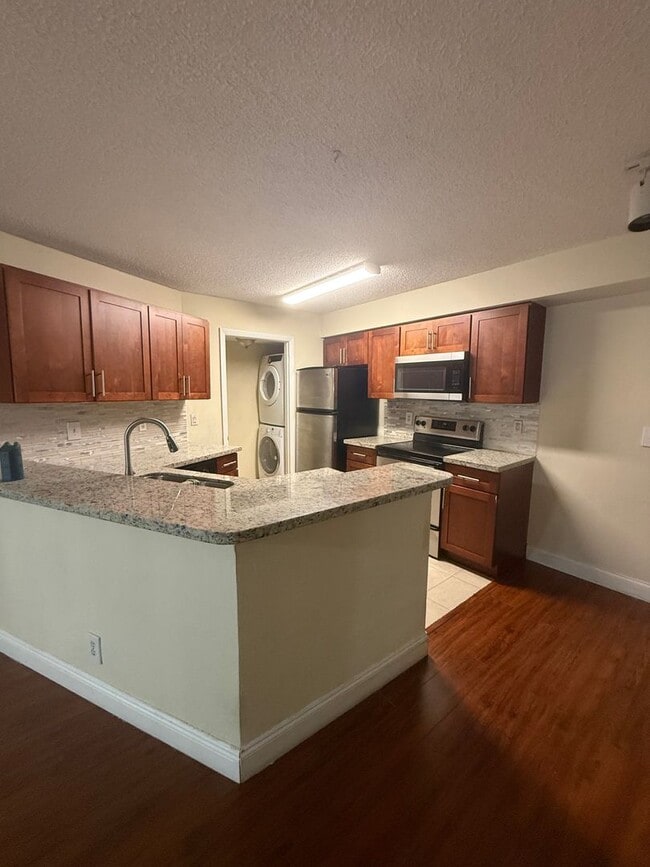 Building Photo - 9999 Summerbreeze Dr