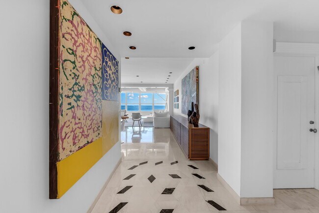 Foto del edificio - 4925 Collins Ave