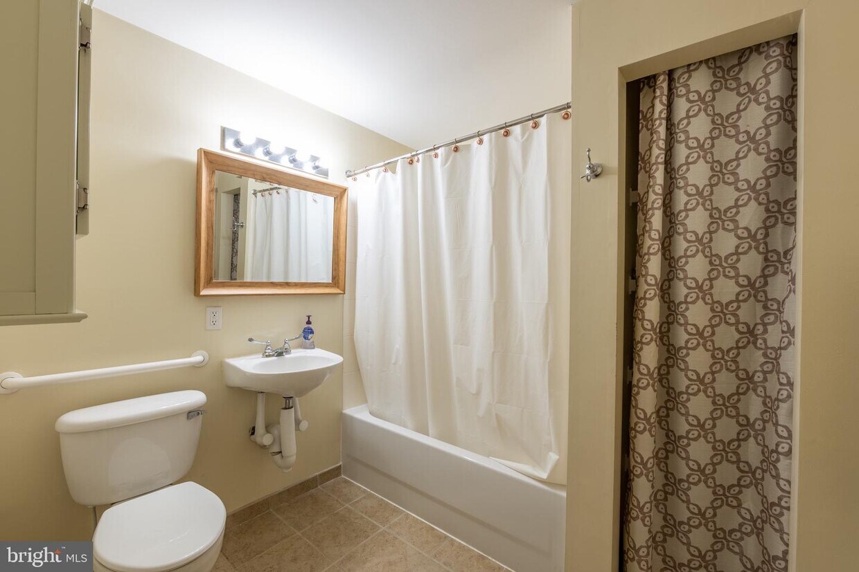 1002 Primrose Rd Unit 201, Annapolis, MD 21403 Condo for Rent in