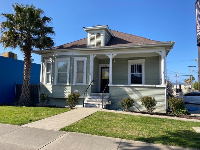 Building Photo - 307 E Ocean Ave