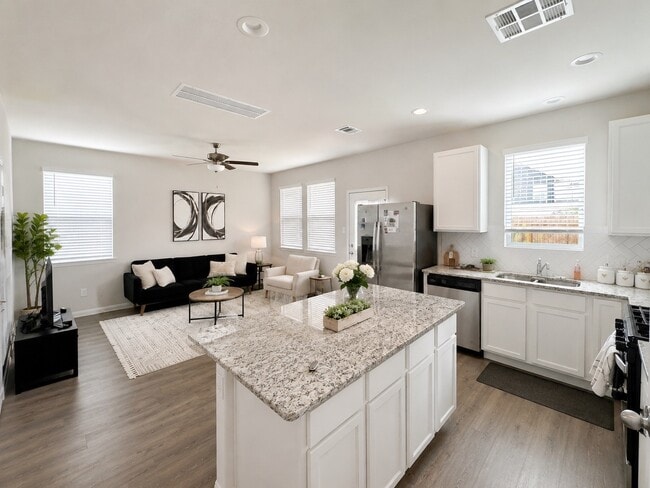 Building Photo - 24811 Landolfi Dr