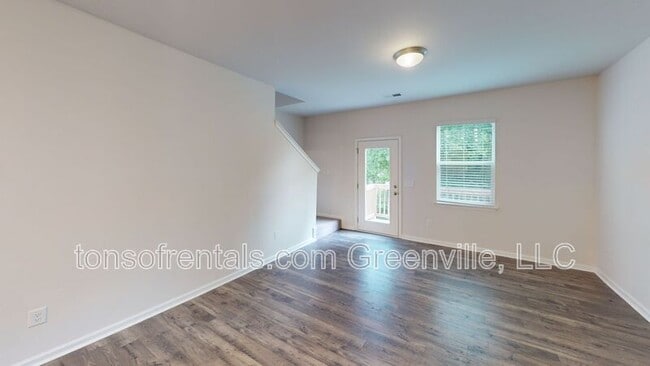 Building Photo - 312 Highline Trl