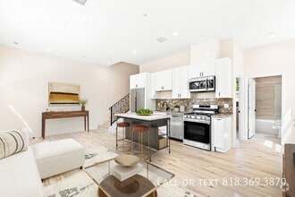 Building Photo - 16698 Moorpark St