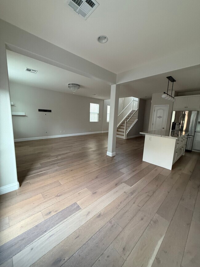 Foto del edificio - 7468 Morisset Ave