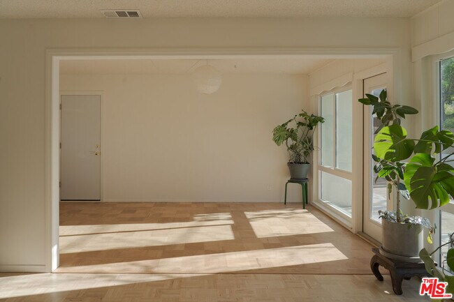 Building Photo - 22736 Cantlay St