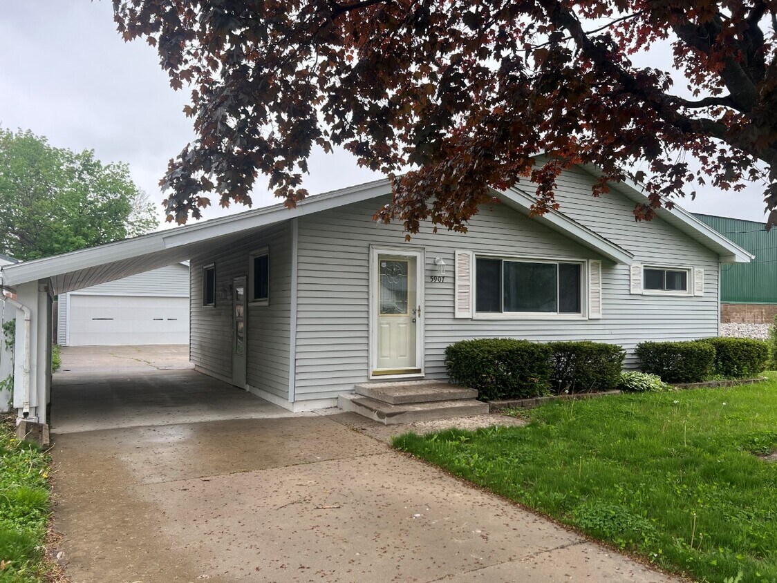 Foto principal - 5907 SE 8th St