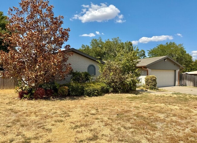 Building Photo - 6933 NW Eisenhower Dr
