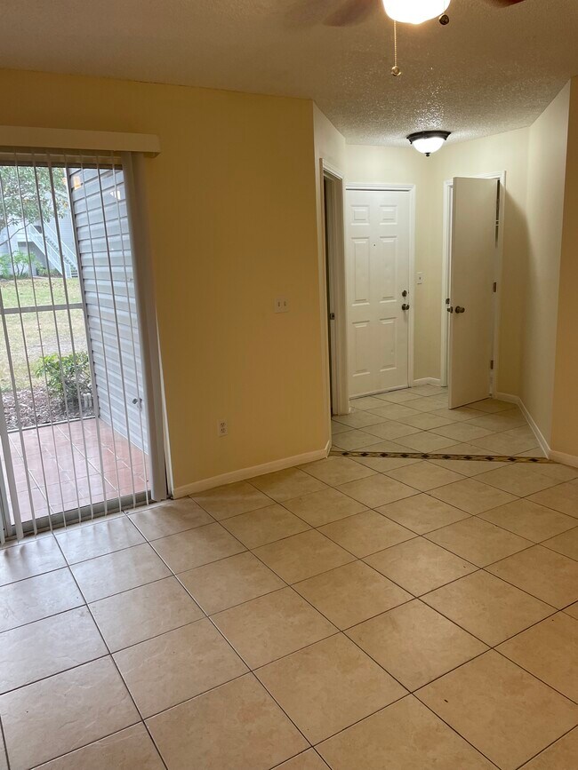 Entrada - 712 Secret Harbor Ln