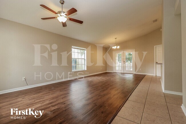 Foto del edificio - 8006 Grand Pines Blvd