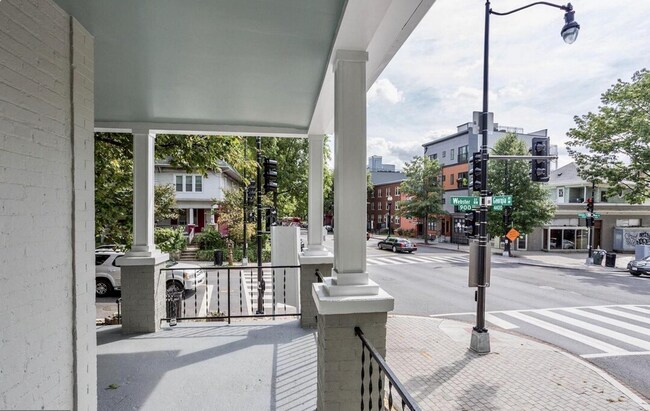 Building Photo - Charming 2 BR/2 BA Apartment in Petworth!