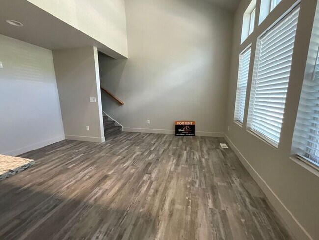 Foto del edificio - 2 bedroom 2 1/2 bath 2 car garage small dog friendly