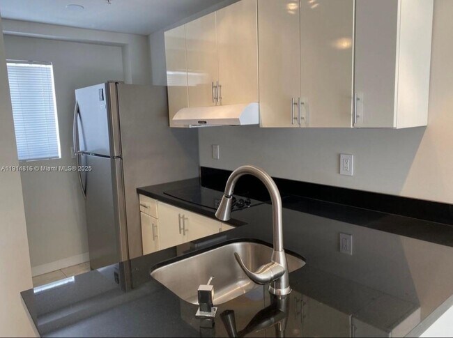 Foto del edificio - 821 SW 2nd St