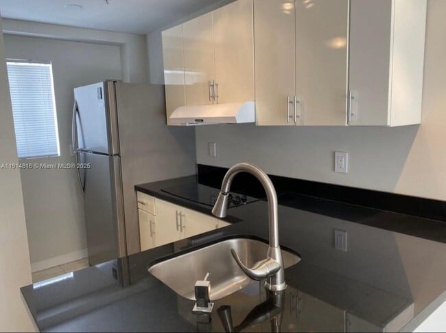 Building Photo - 821 SW 2nd St