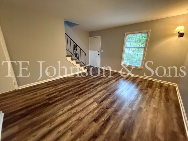 Foto del edificio - 317 Vineyard Park Ct