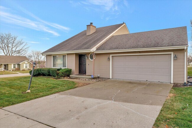 Building Photo - 4 bedroom, 2 bath home - Available August