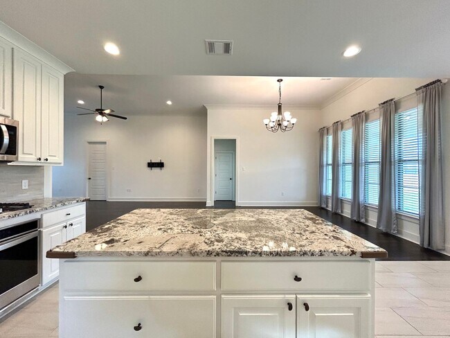 Foto del edificio - Beautiful New Construction Home In a Highl...