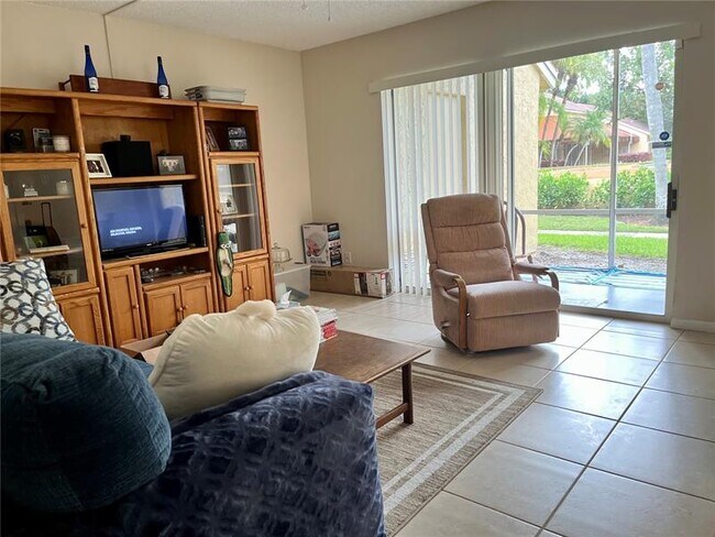 Building Photo - 936 Coral Club Dr