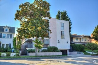 Building Photo - 695 S Norton Ave
