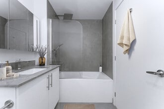 Building Photo - Bellevue MTL