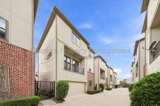 Building Photo - 2422 Langston St