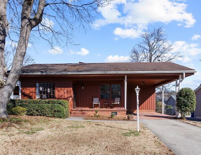 Building Photo - 40 Blythewood Dr