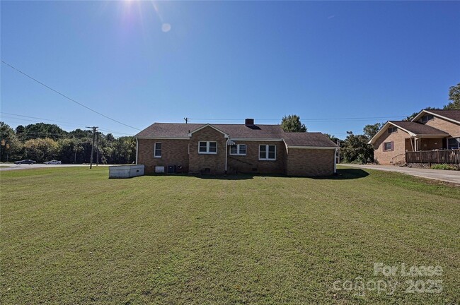 Building Photo - 411 Elizabeth Ave