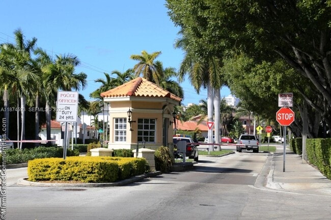 Foto del edificio - 3626 NE 168th St